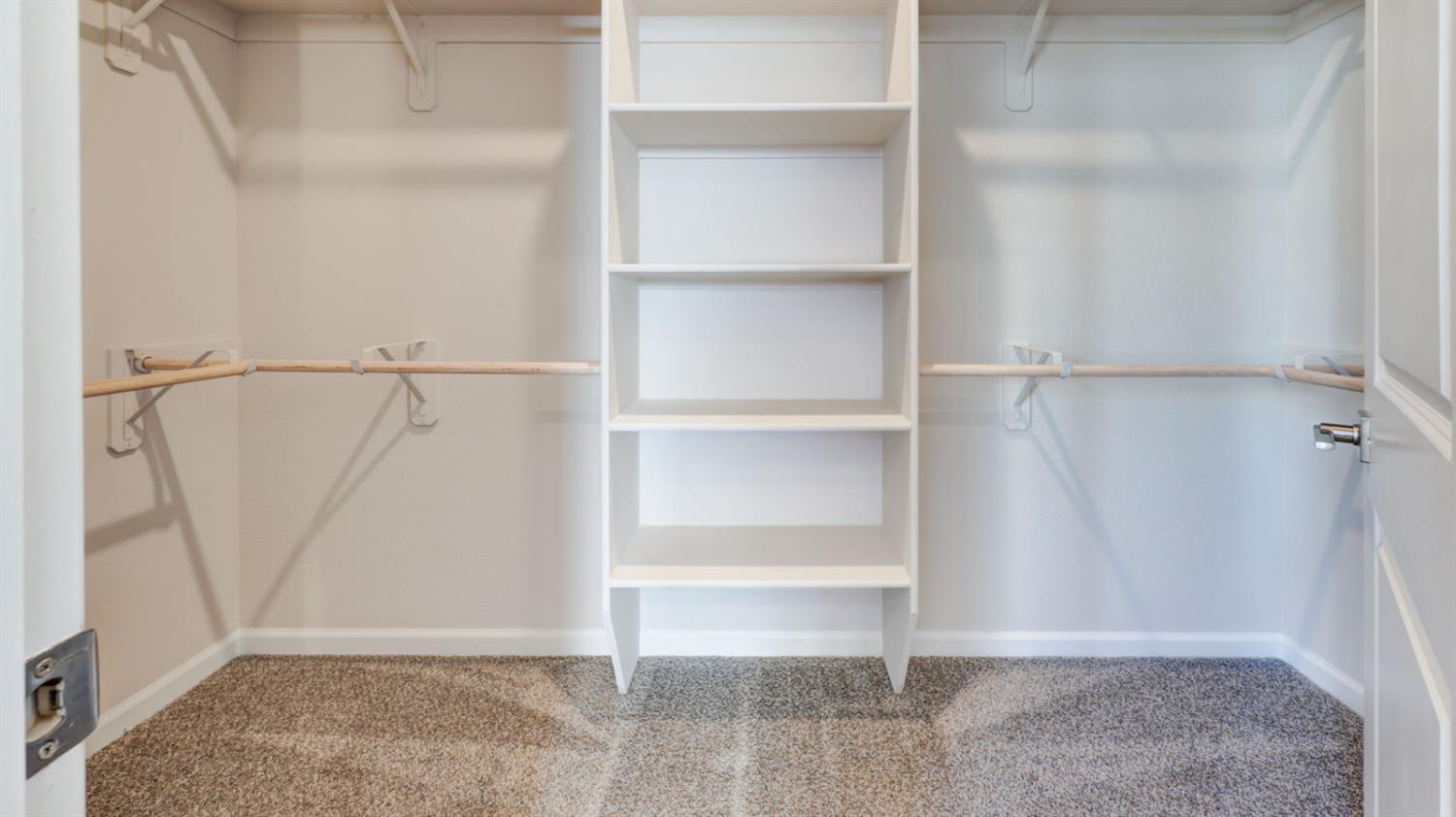 2439 E O'Keefe Dr, Fresno, CA 93720