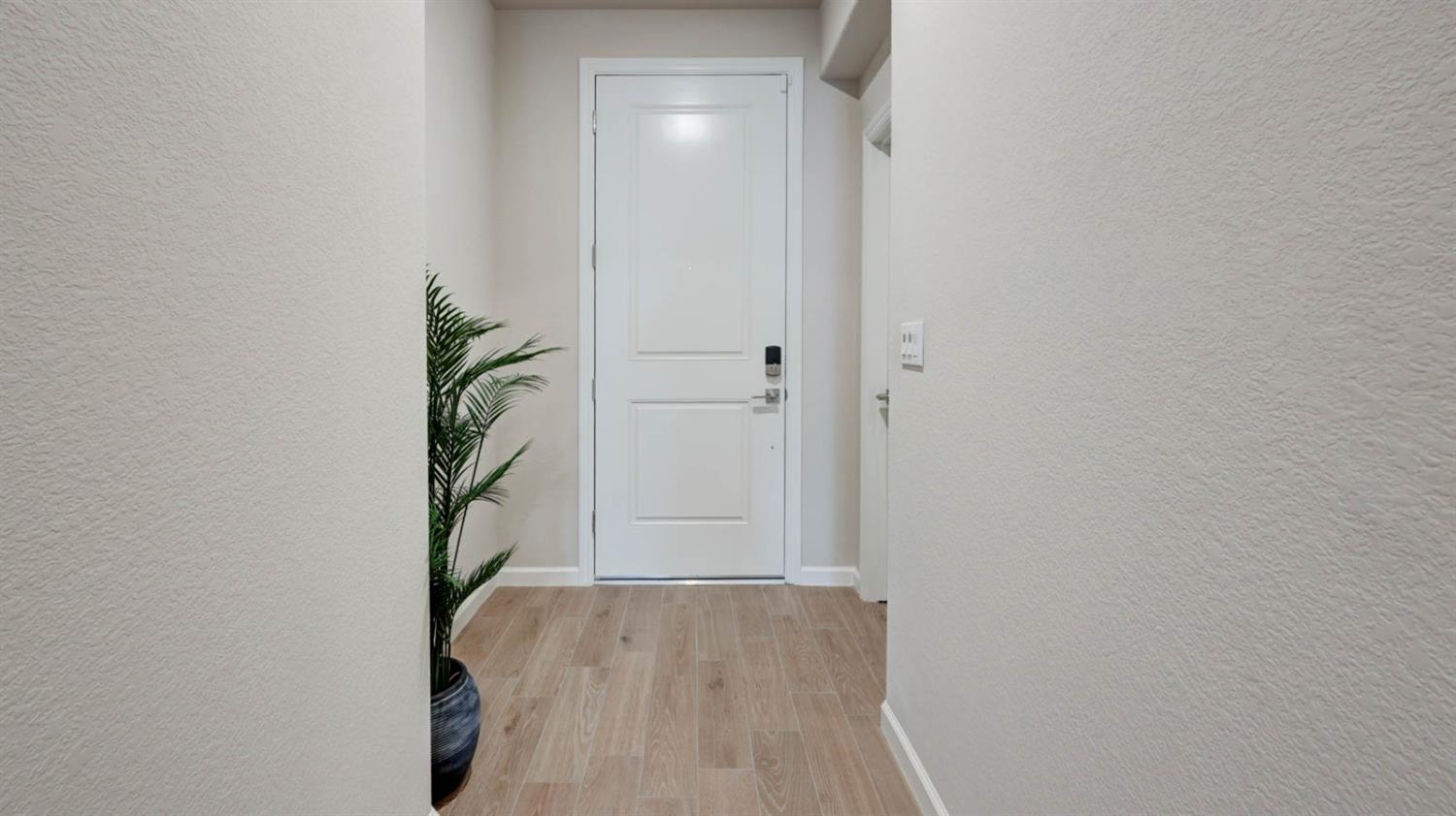 2439 E O'Keefe Dr, Fresno, CA 93720