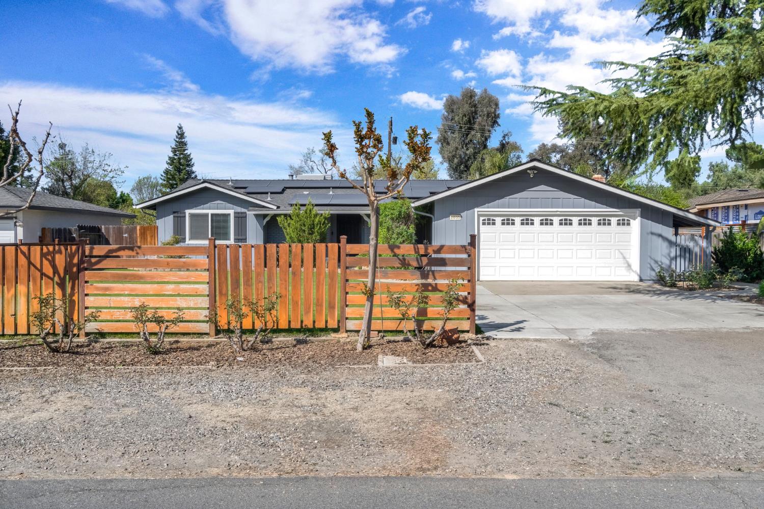 1035 E Fairmont Ave, Fresno, CA 93704