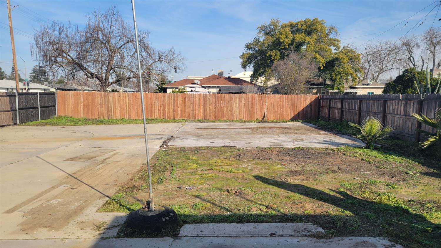 1244 W Pontiac Way, Fresno, CA 93705