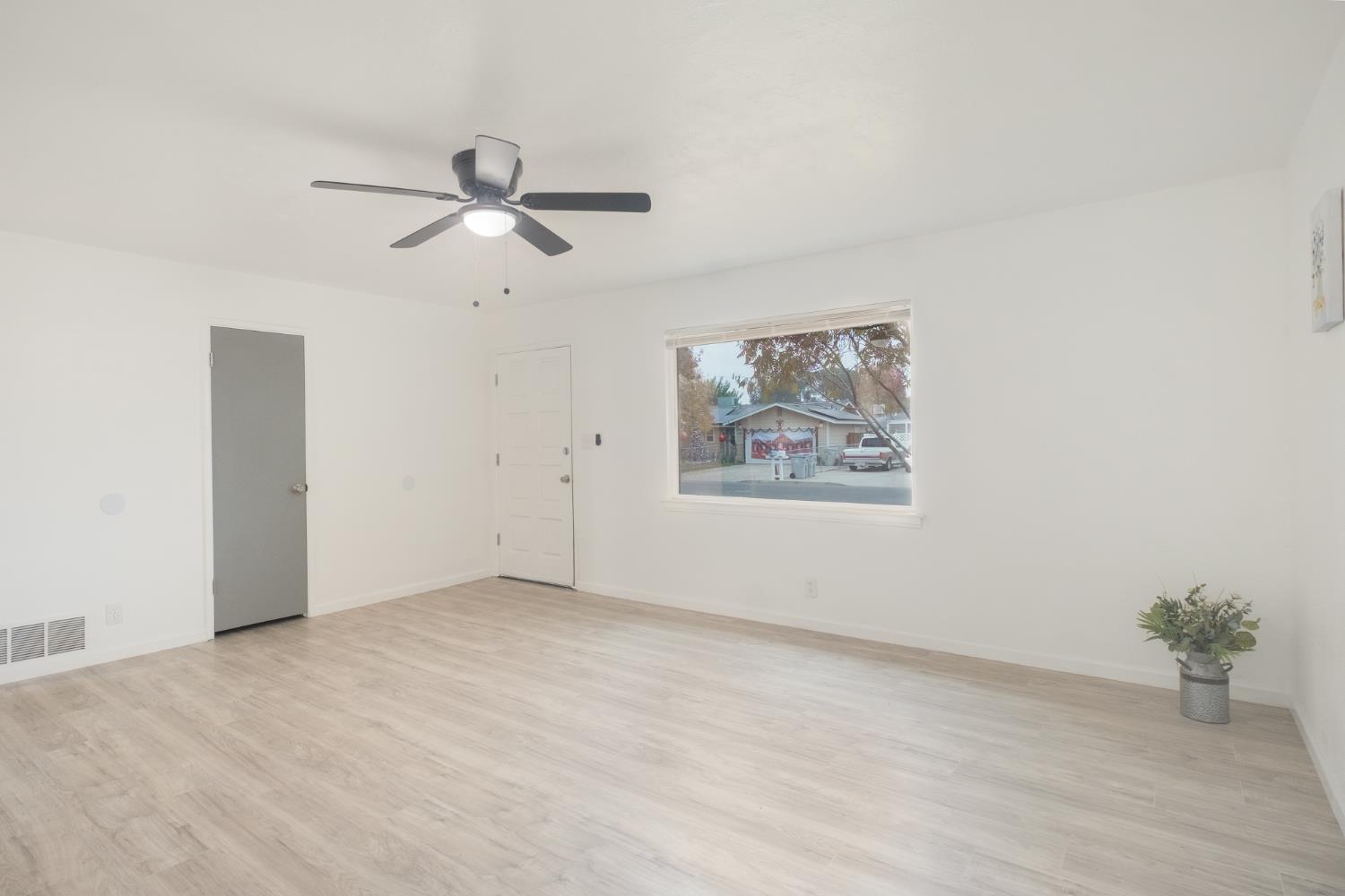 4065 N Eddy Ave, Fresno, CA 93727