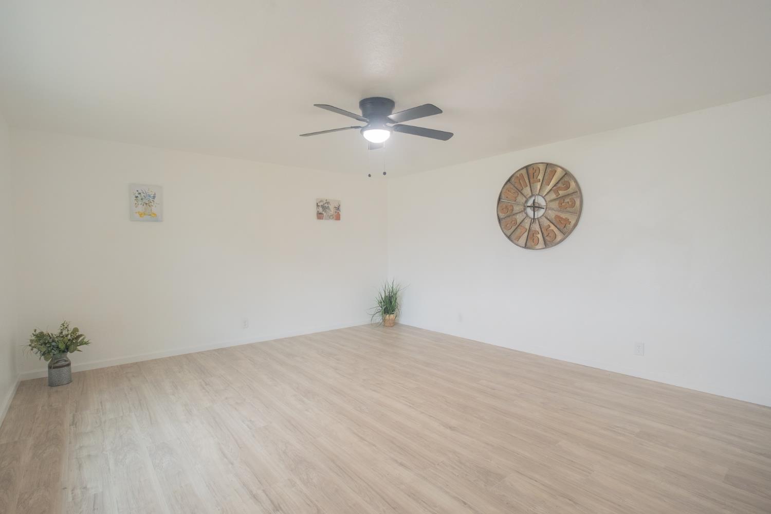 4065 N Eddy Ave, Fresno, CA 93727