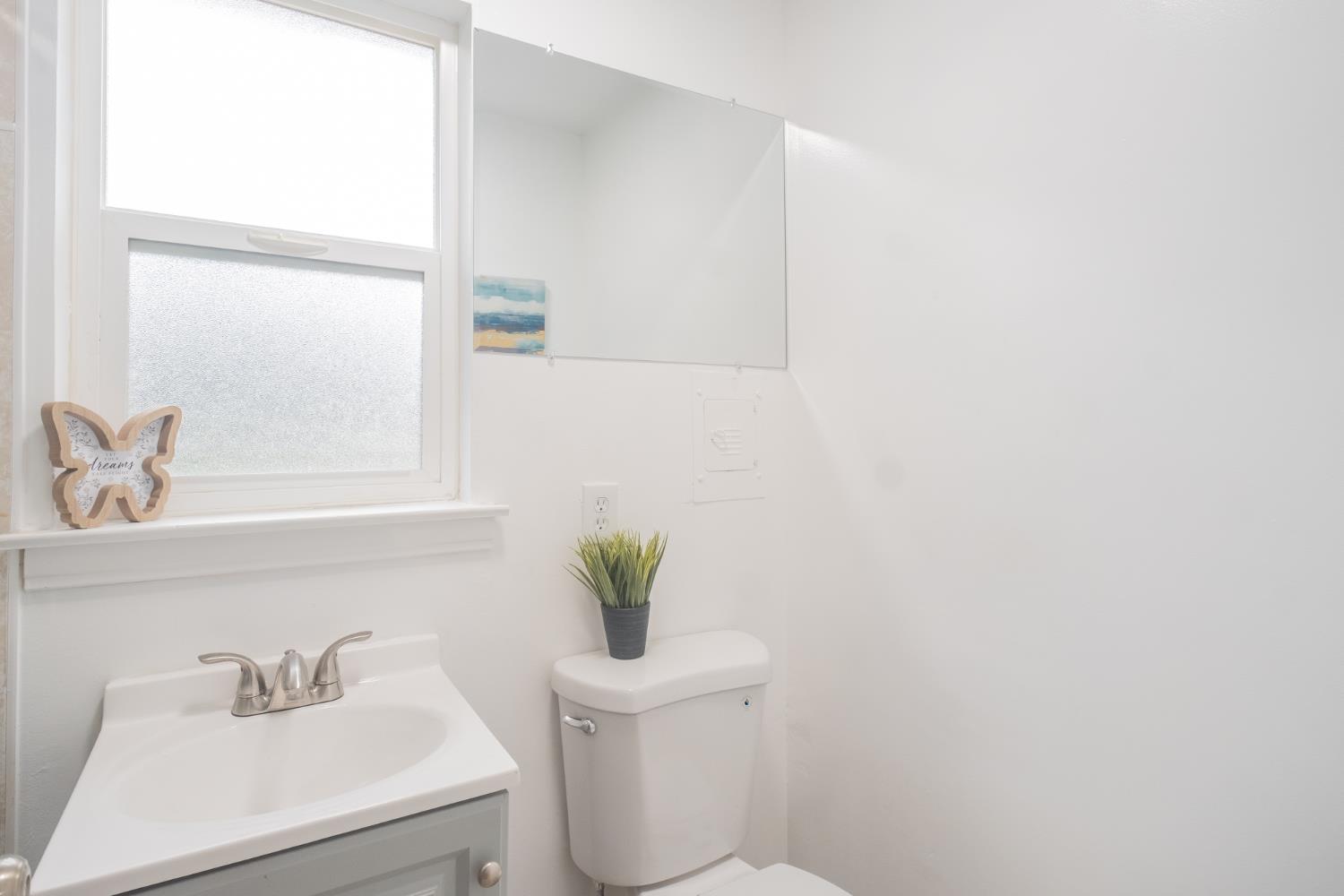 4065 N Eddy Ave, Fresno, CA 93727