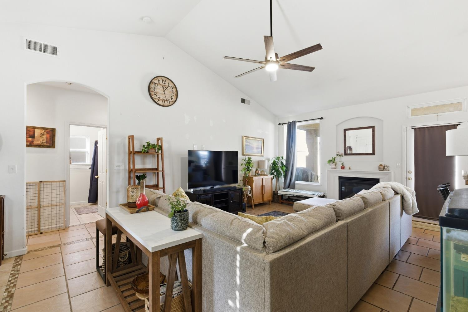 5659 N Brent Ave, Fresno, CA 93723