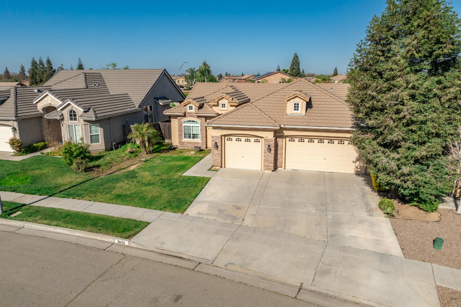 5659 N Brent Ave, Fresno, CA 93723