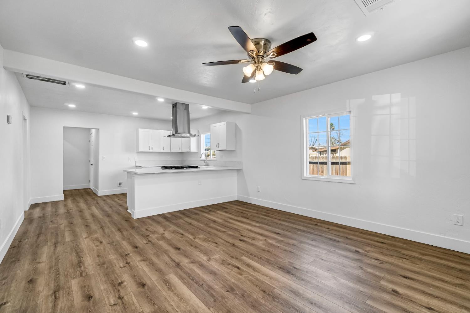 2559 E Clay Ave, Fresno, CA 93701