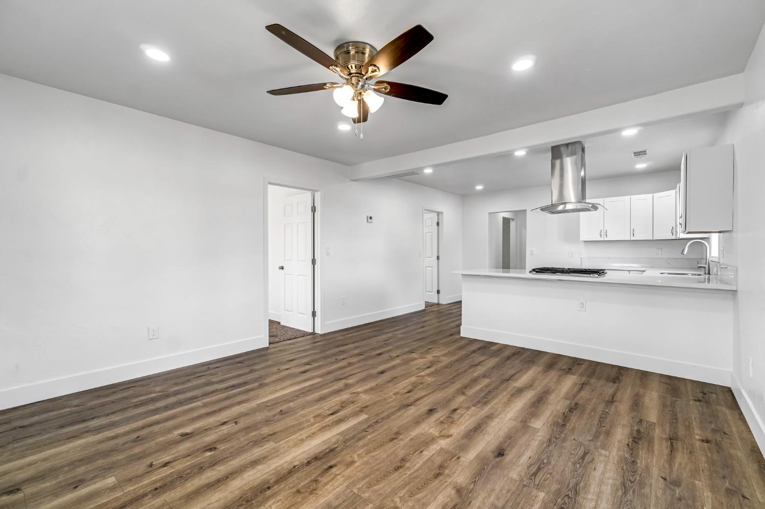 2559 E Clay Ave, Fresno, CA 93701