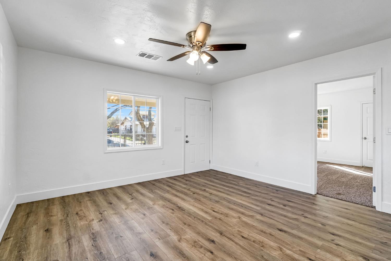 2559 E Clay Ave, Fresno, CA 93701