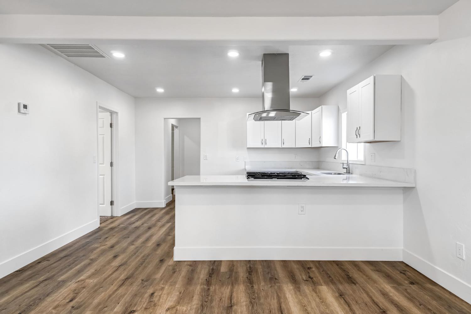 2559 E Clay Ave, Fresno, CA 93701