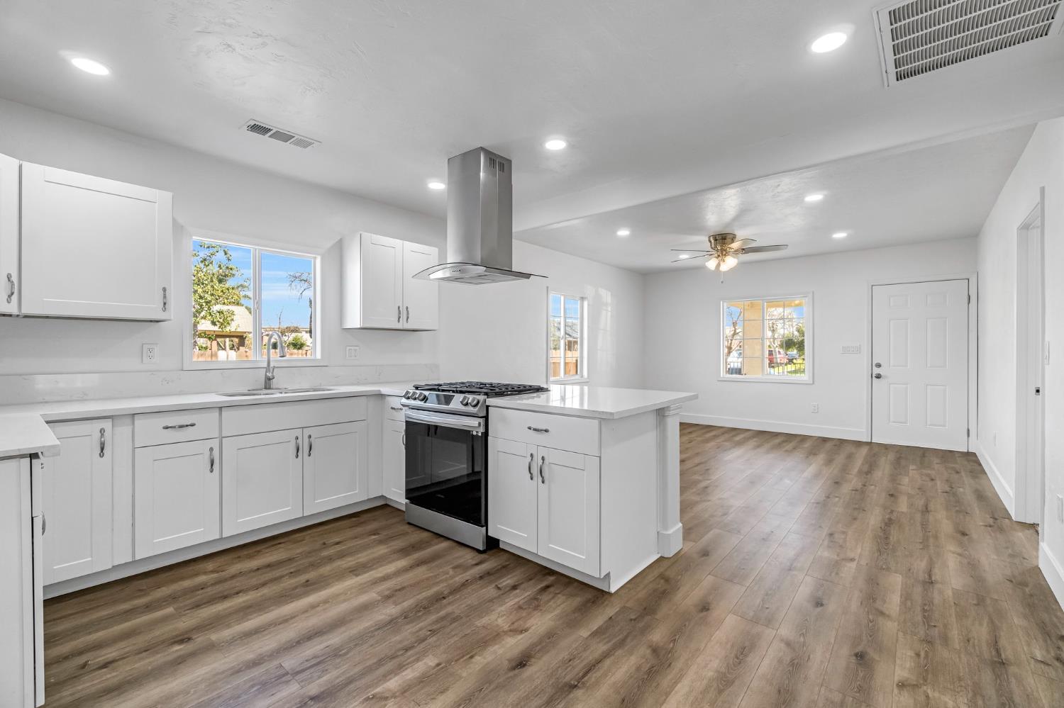 2559 E Clay Ave, Fresno, CA 93701