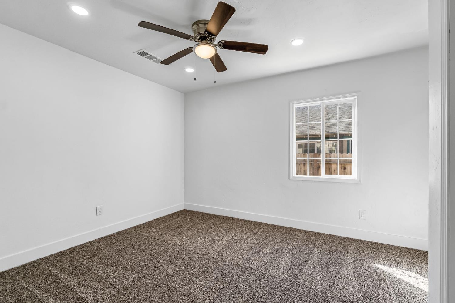 2559 E Clay Ave, Fresno, CA 93701