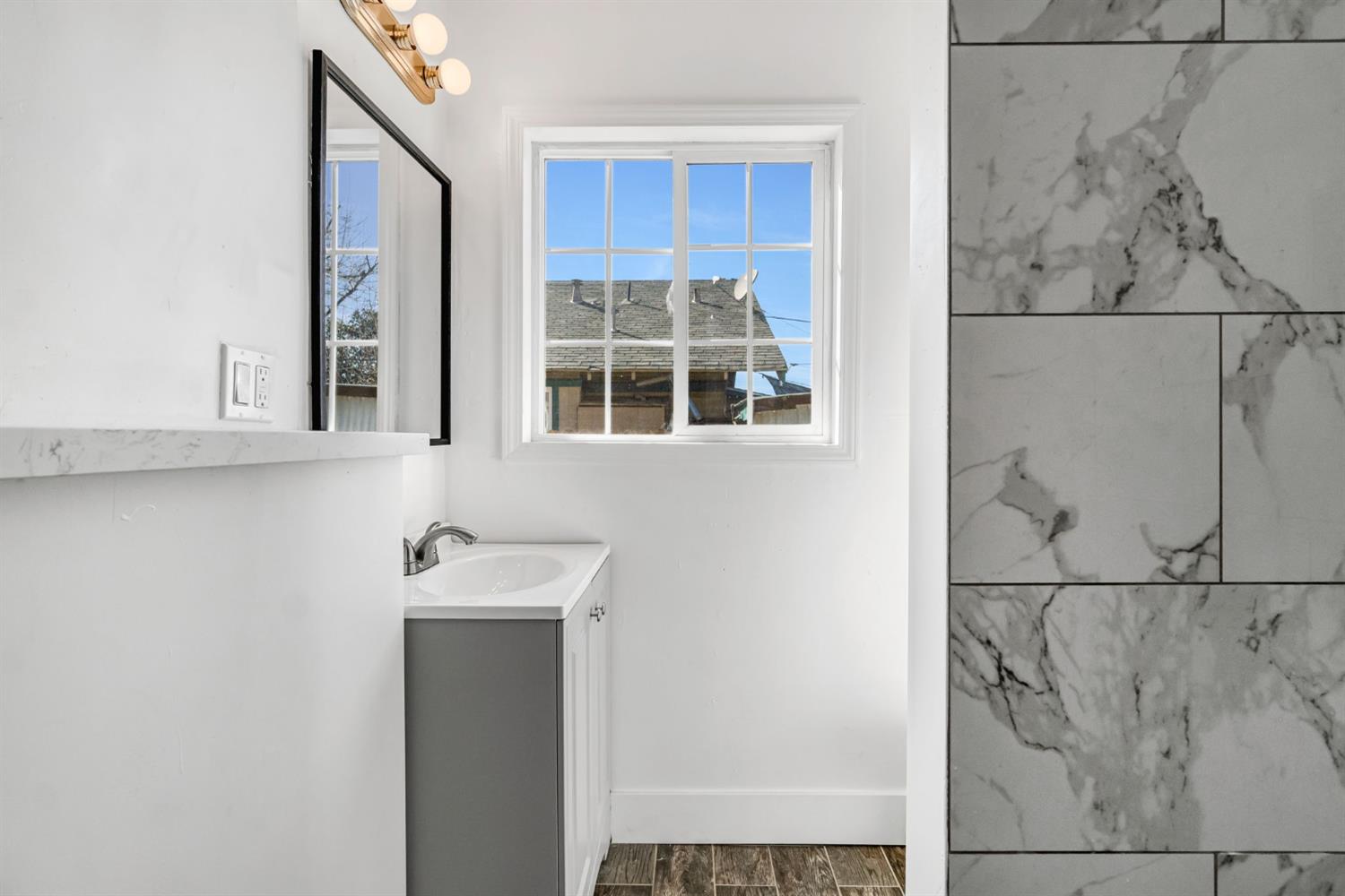 2559 E Clay Ave, Fresno, CA 93701