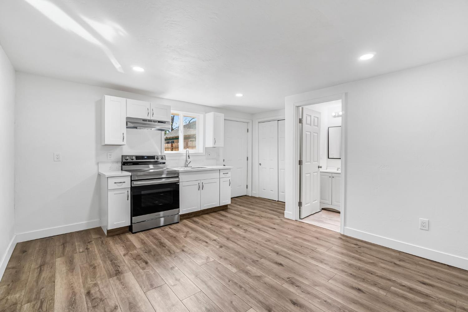 2559 E Clay Ave, Fresno, CA 93701