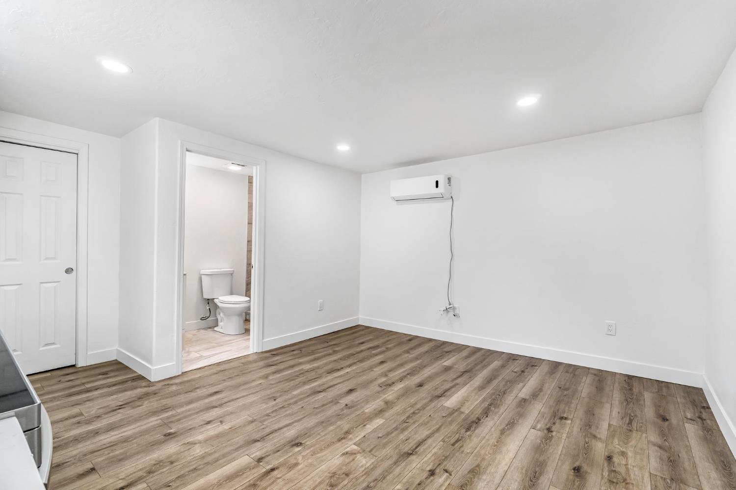 2559 E Clay Ave, Fresno, CA 93701