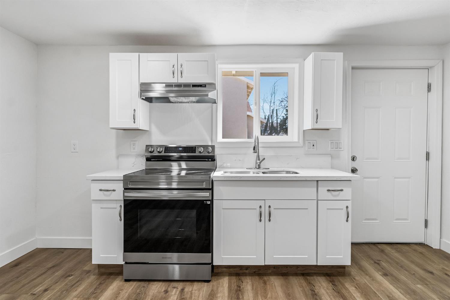 2559 E Clay Ave, Fresno, CA 93701