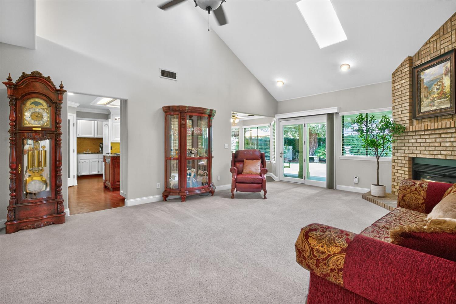 10130 N Heather Dr, Fresno, CA 93720