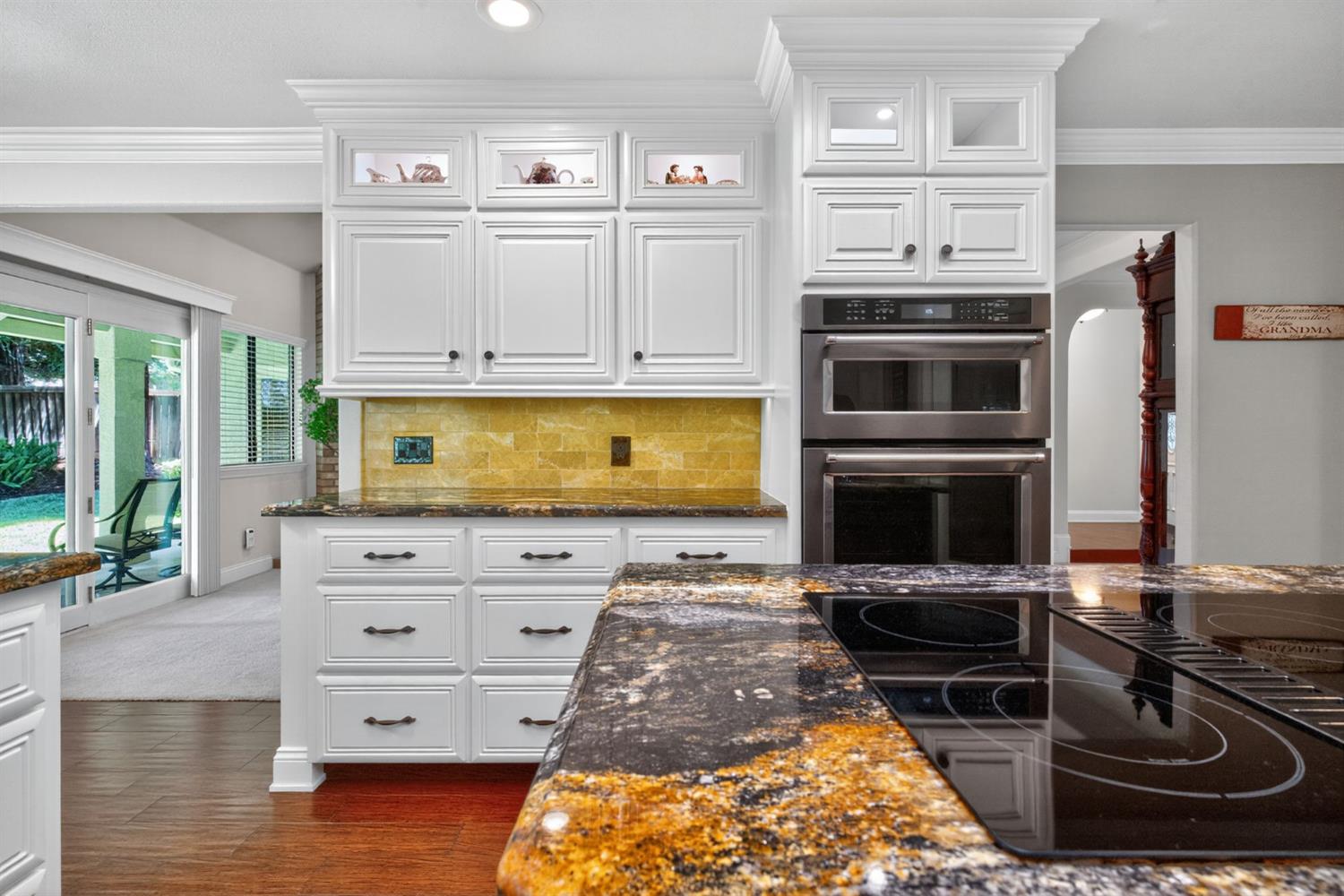 10130 N Heather Dr, Fresno, CA 93720