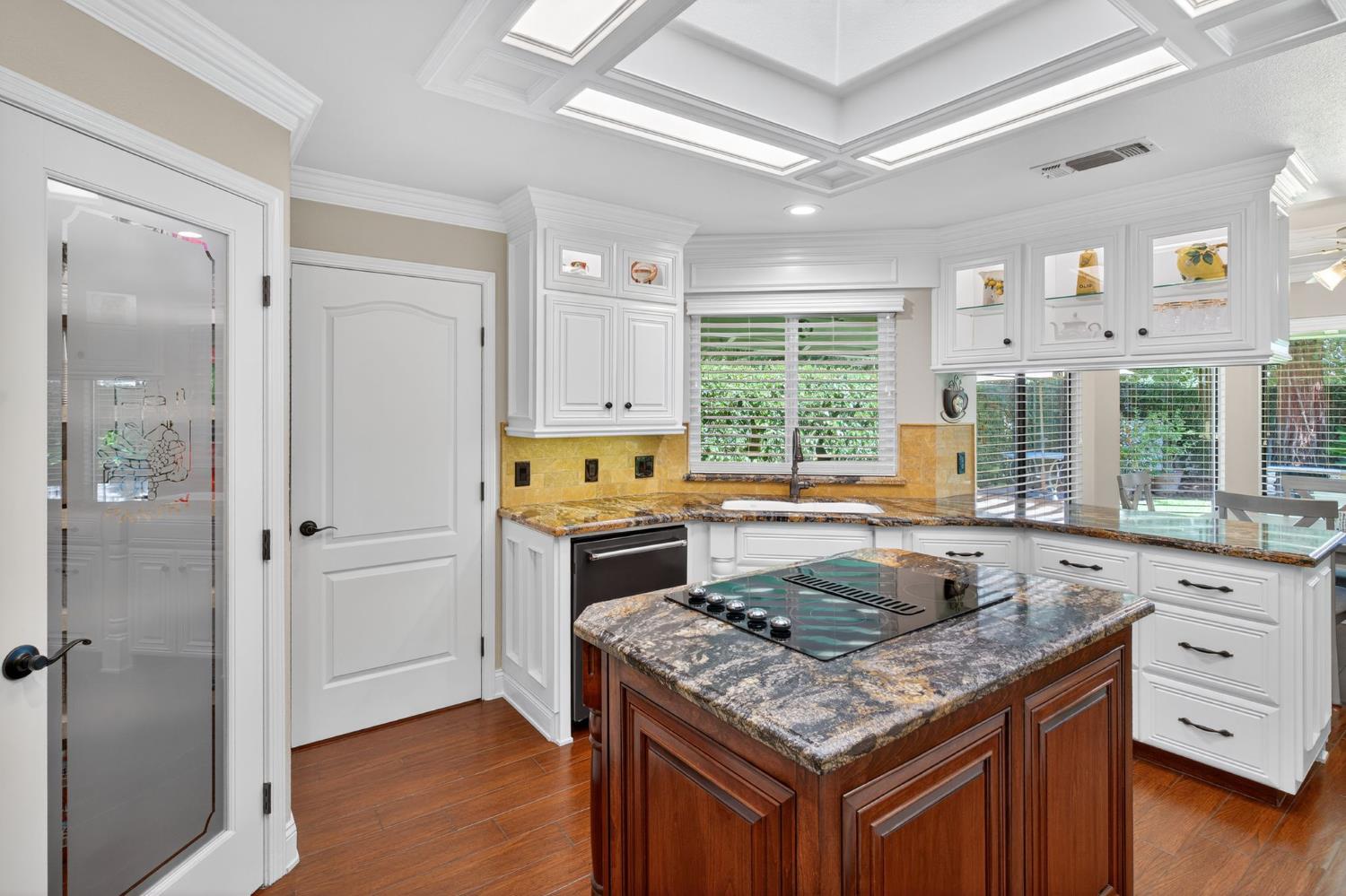 10130 N Heather Dr, Fresno, CA 93720