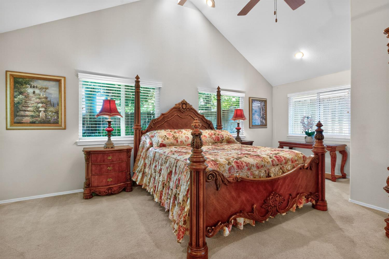 10130 N Heather Dr, Fresno, CA 93720