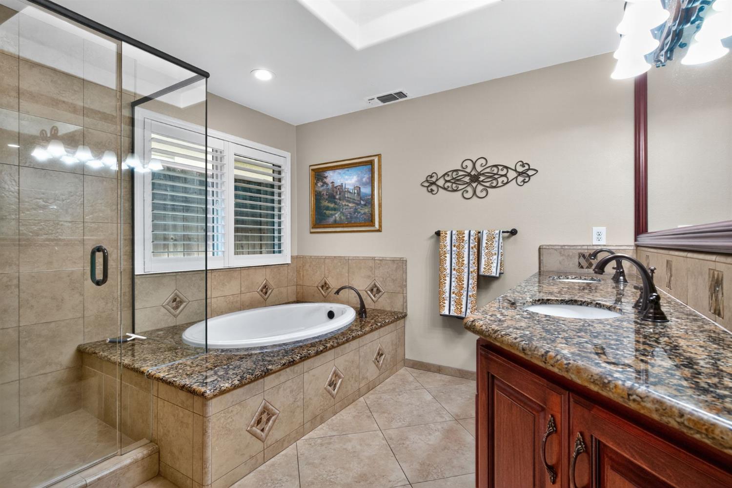 10130 N Heather Dr, Fresno, CA 93720