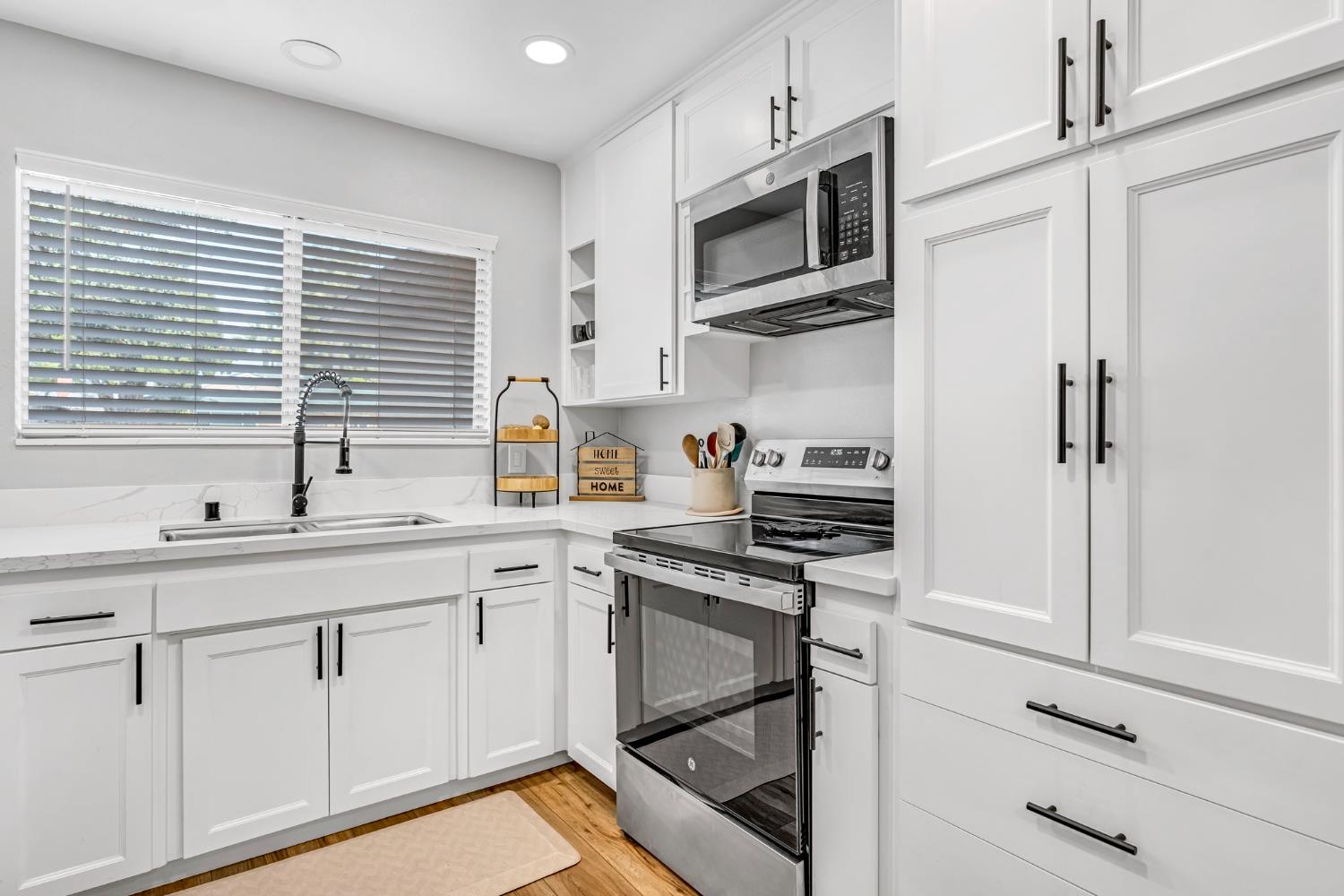 3267 W Rialto Ave, Fresno, CA 93722