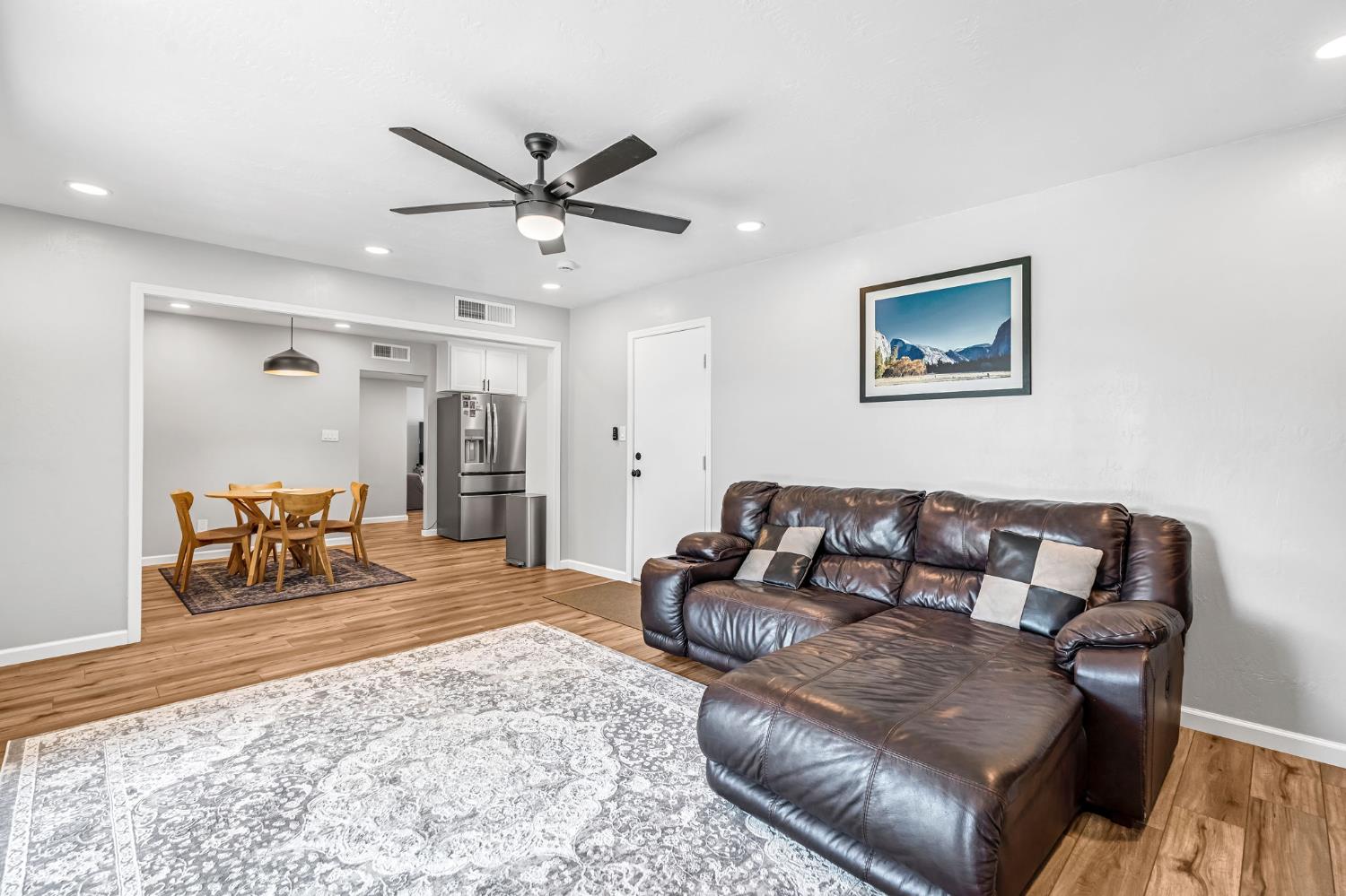 3267 W Rialto Ave, Fresno, CA 93722