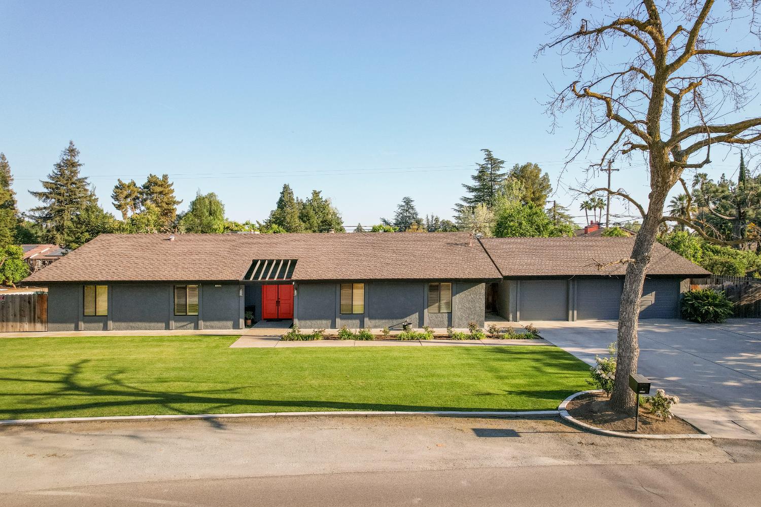 1359 W Moraga Rd, Fresno, CA 93711