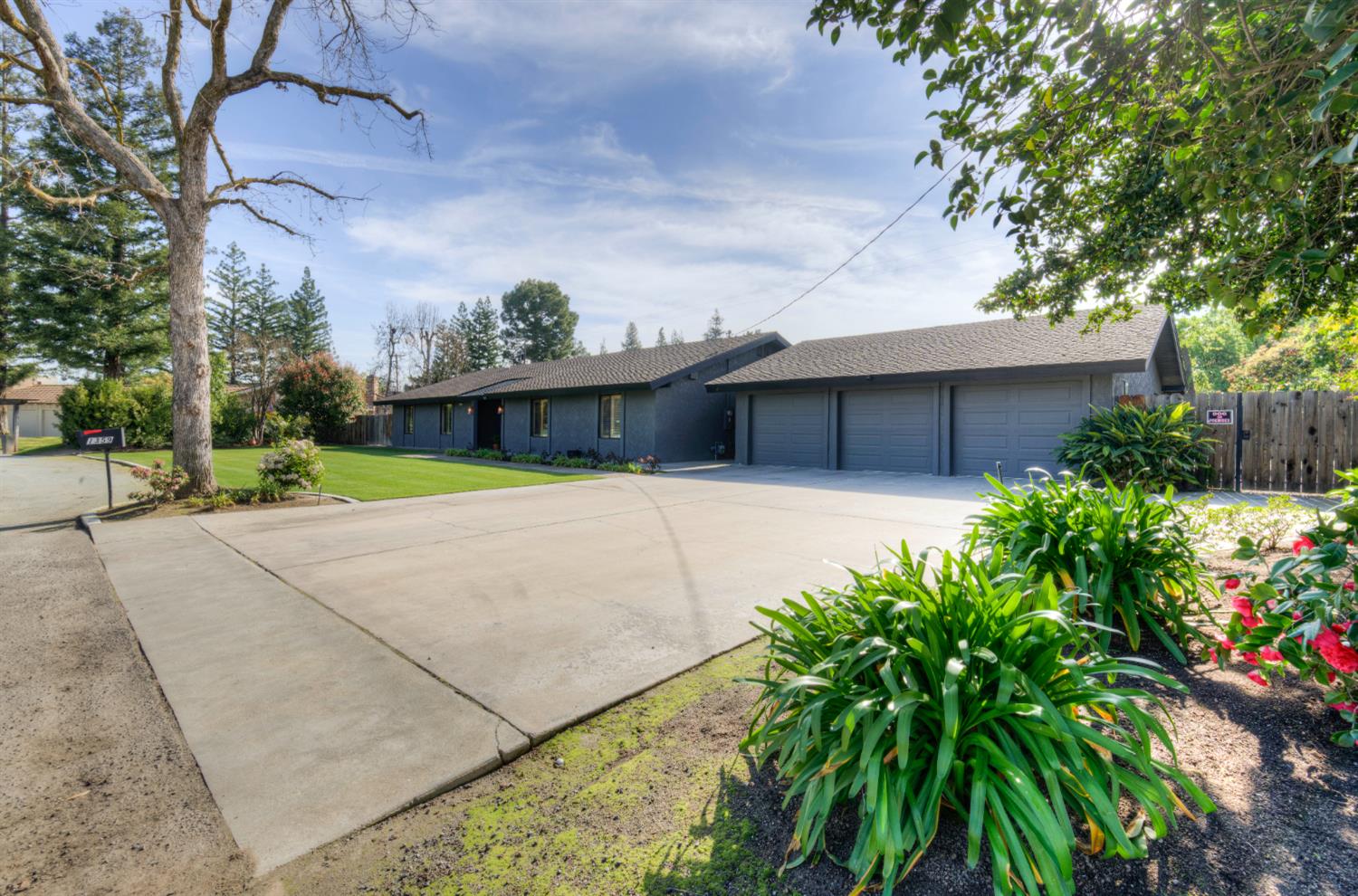 1359 W Moraga Rd, Fresno, CA 93711