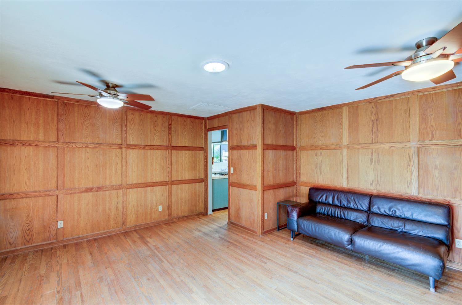 1359 W Moraga Rd, Fresno, CA 93711