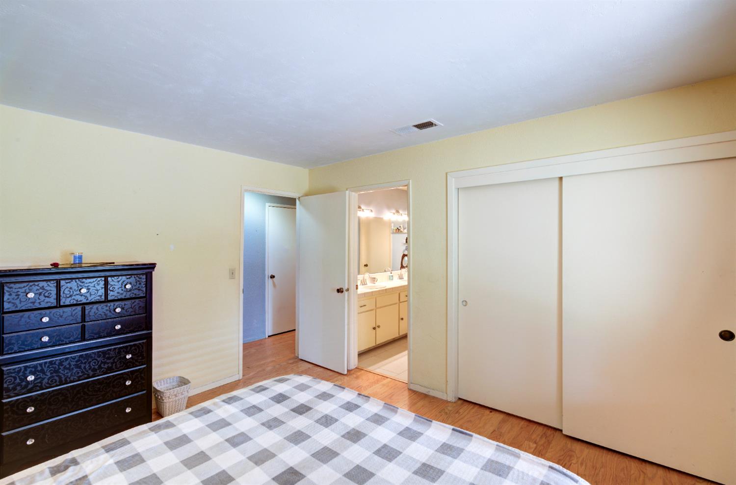 1359 W Moraga Rd, Fresno, CA 93711