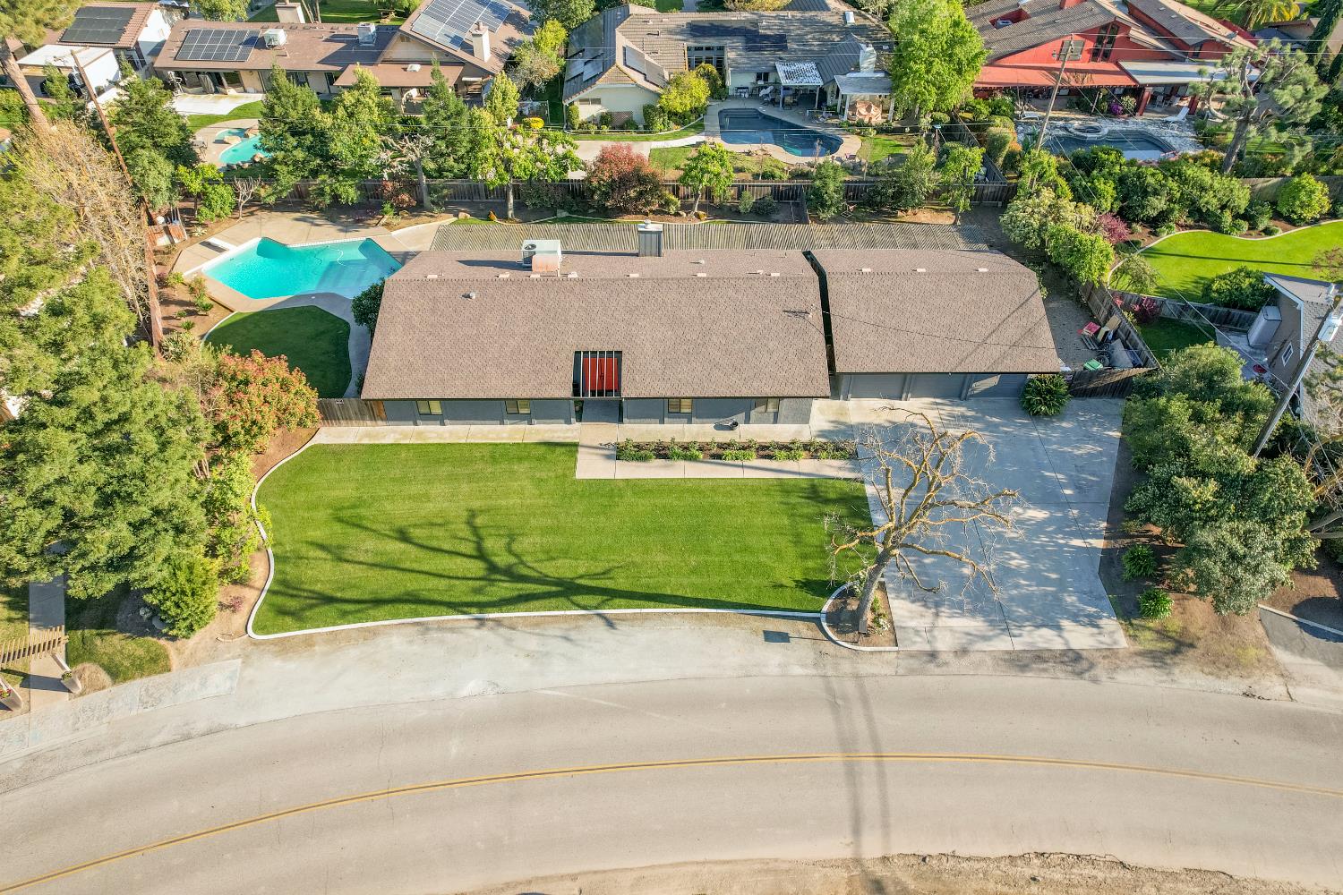 1359 W Moraga Rd, Fresno, CA 93711