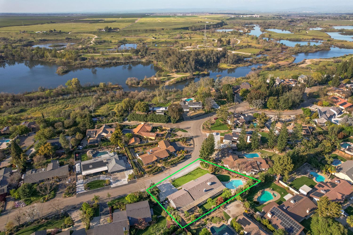 1359 W Moraga Rd, Fresno, CA 93711