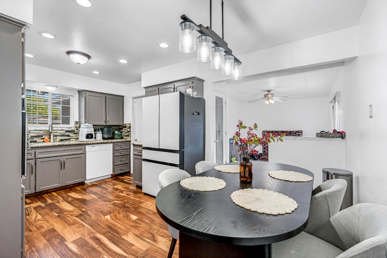 3415 W Oswego Ave, Fresno, CA 93711