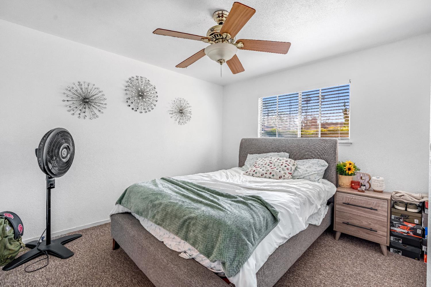 3415 W Oswego Ave, Fresno, CA 93711