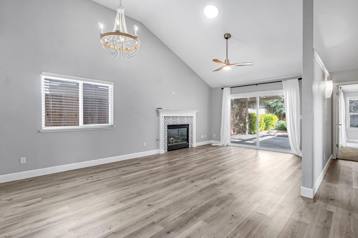 754 E Robin Ln, Fresno, CA 93730