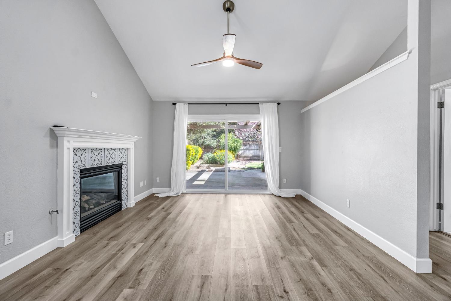 754 E Robin Ln, Fresno, CA 93730