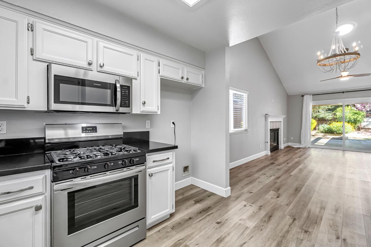 754 E Robin Ln, Fresno, CA 93730