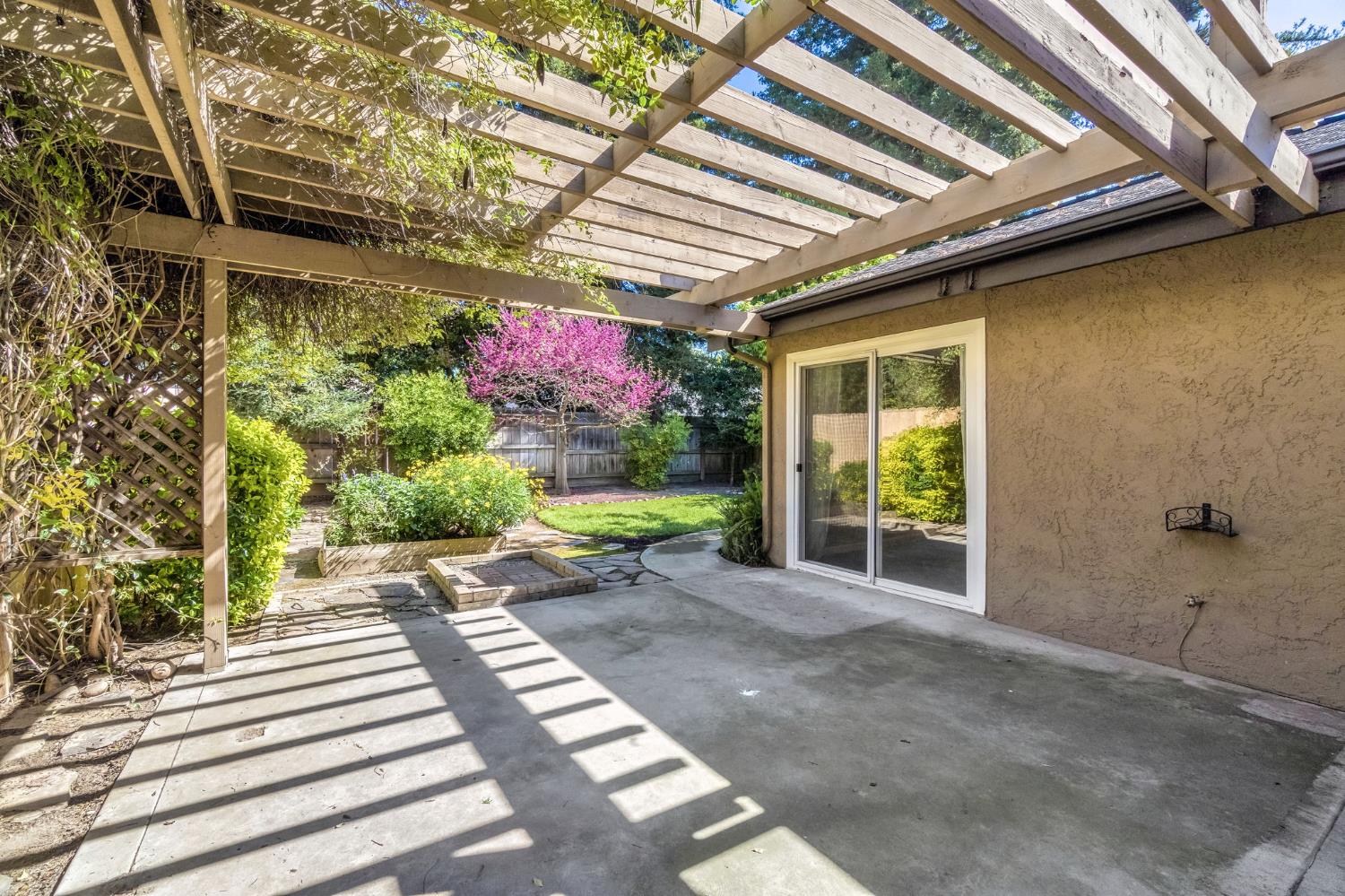 754 E Robin Ln, Fresno, CA 93730