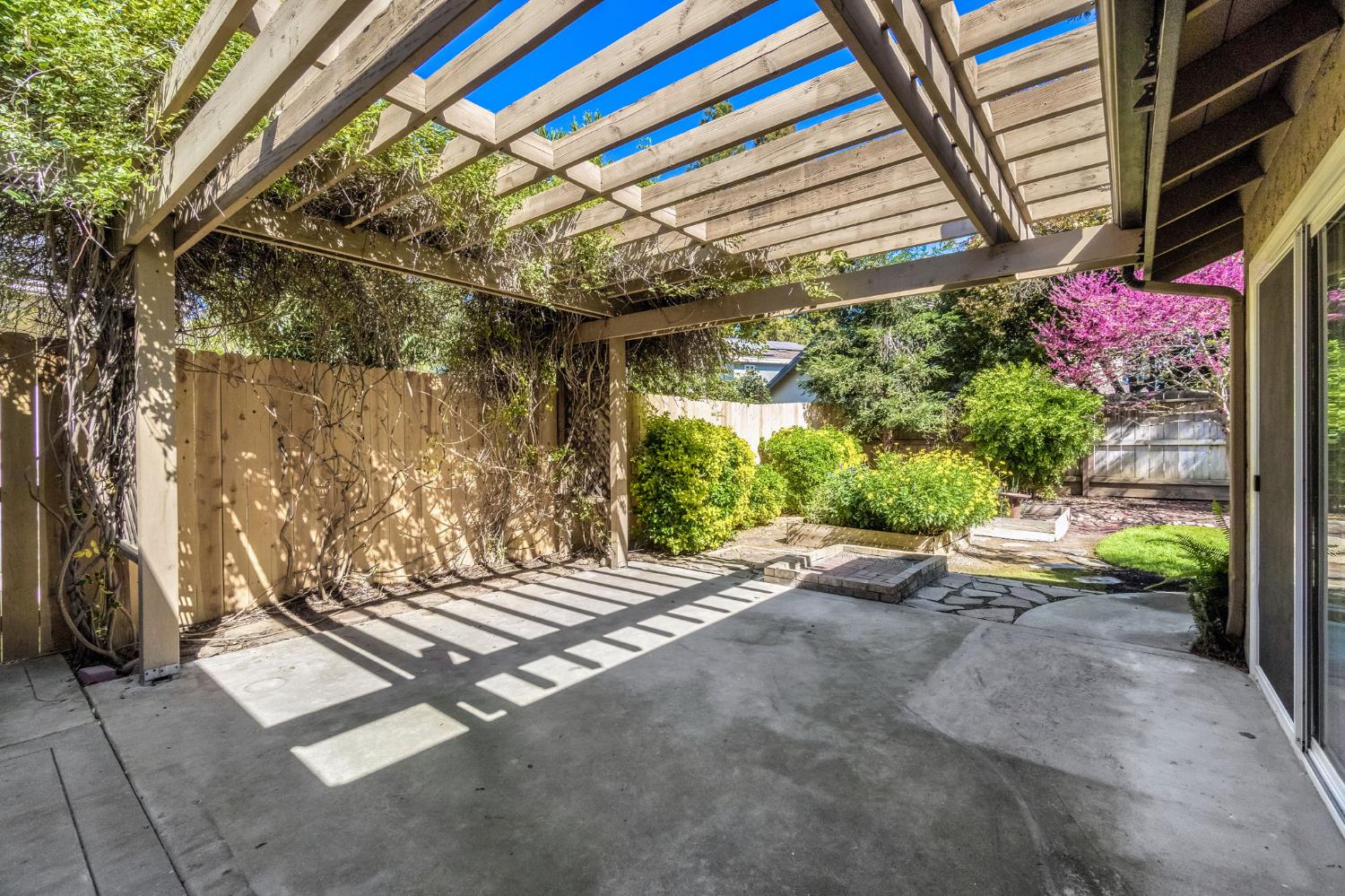 754 E Robin Ln, Fresno, CA 93730