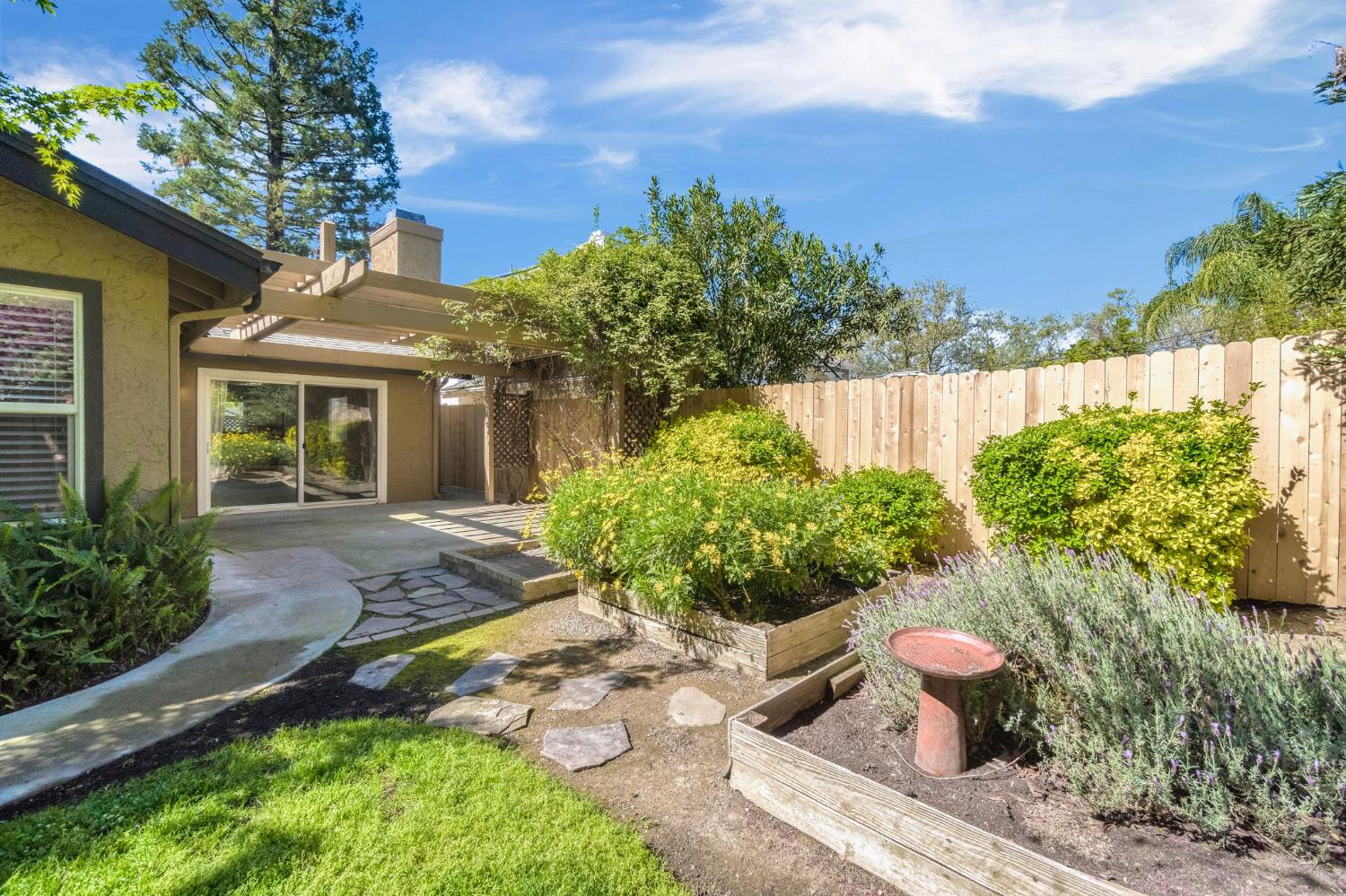 754 E Robin Ln, Fresno, CA 93730