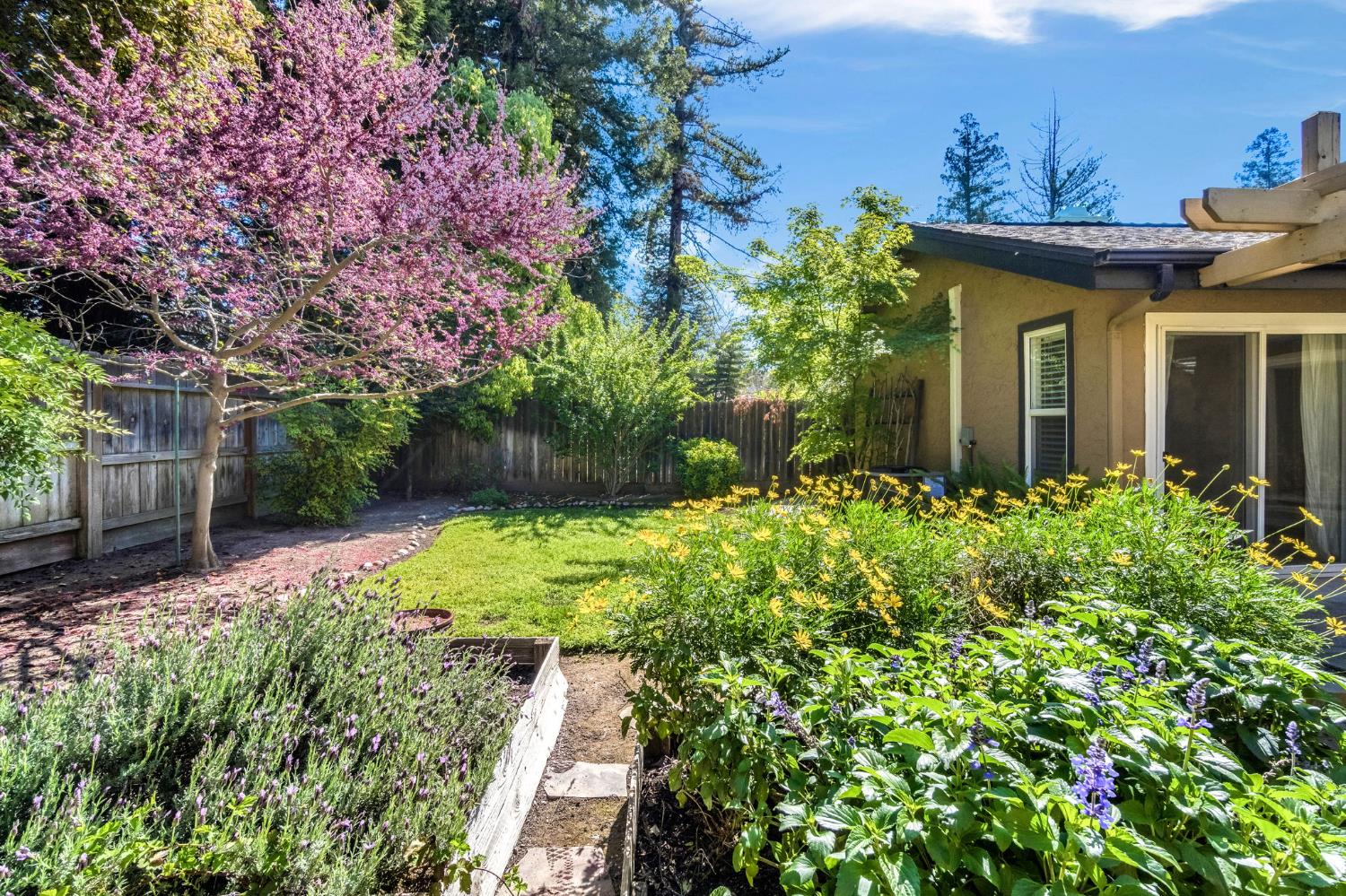 754 E Robin Ln, Fresno, CA 93730