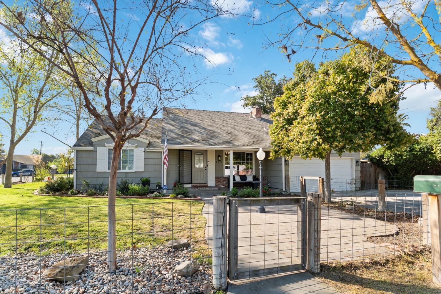 3144 E Sussex Way, Fresno, CA 93726