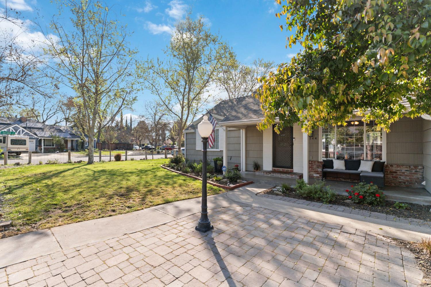 3144 E Sussex Way, Fresno, CA 93726