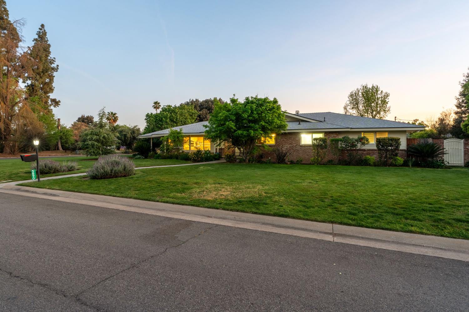 5890 E Dwight Way, Fresno, CA 93727