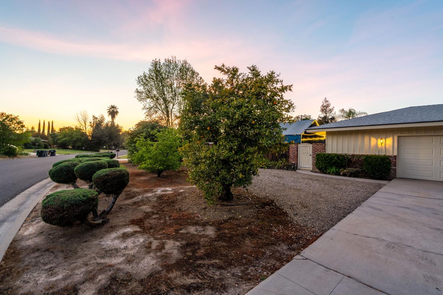 5890 E Dwight Way, Fresno, CA 93727