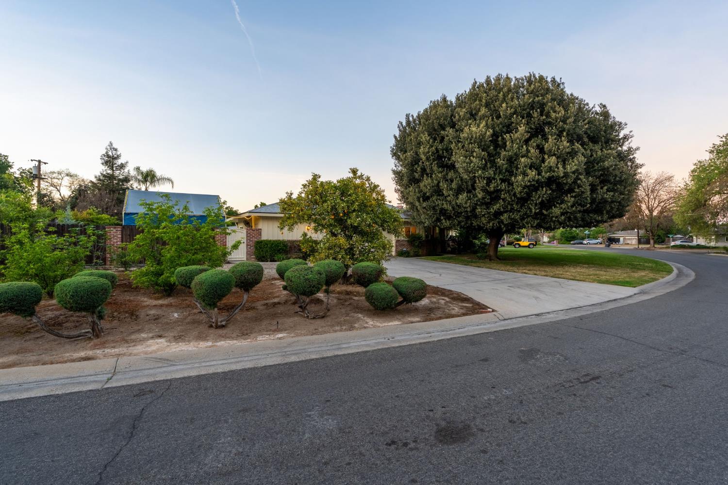 5890 E Dwight Way, Fresno, CA 93727