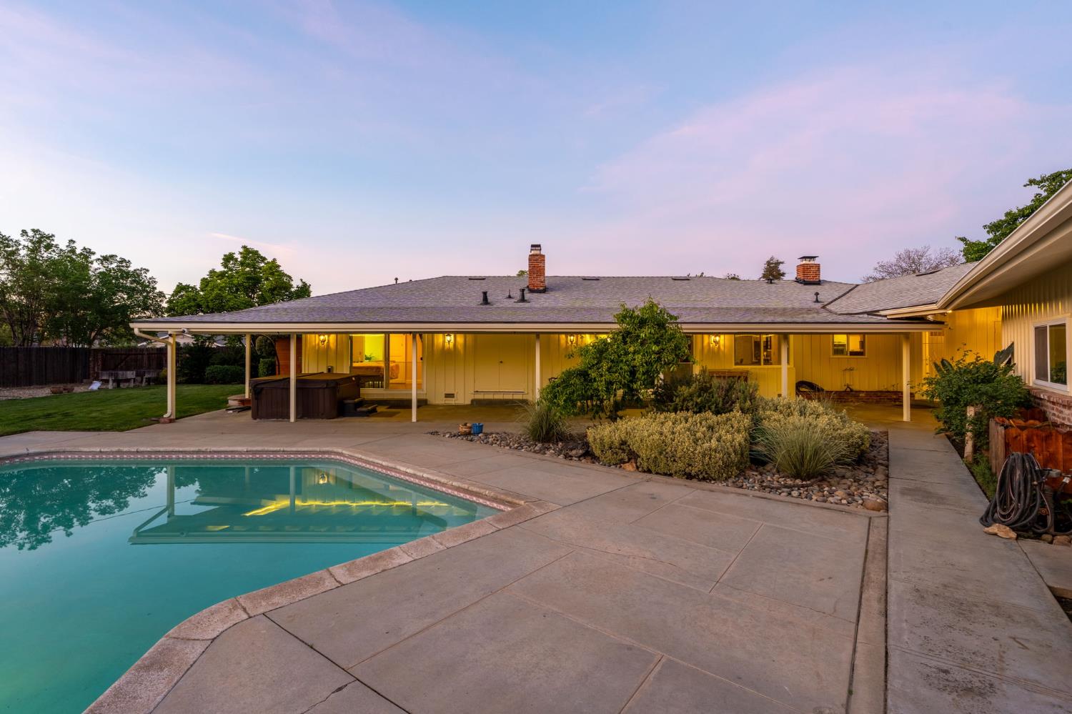 5890 E Dwight Way, Fresno, CA 93727