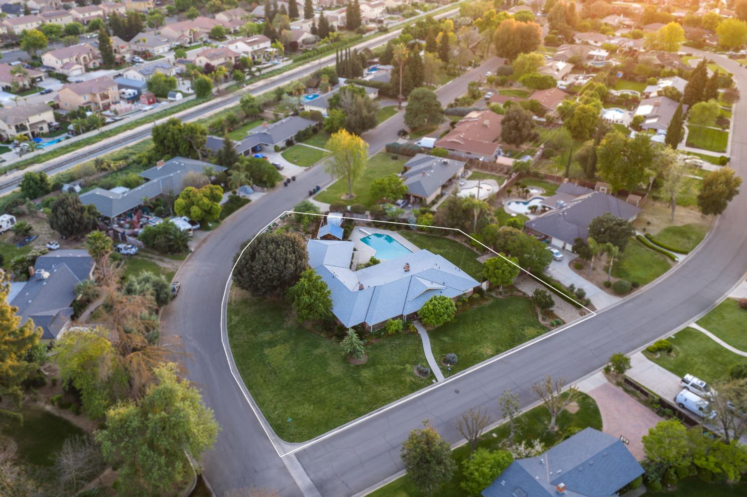 5890 E Dwight Way, Fresno, CA 93727