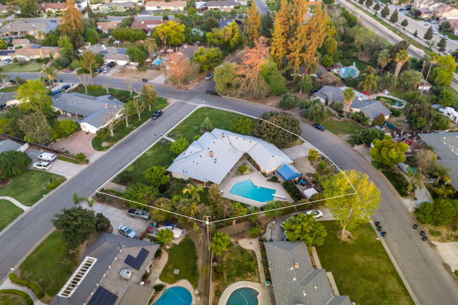 5890 E Dwight Way, Fresno, CA 93727