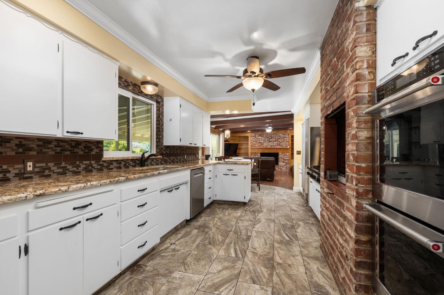 5890 E Dwight Way, Fresno, CA 93727